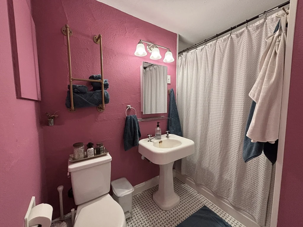 1 bed, 1 bath apartment for rent at 21 Revere St Unit 1, Beacon Hill — photo 8 of 9