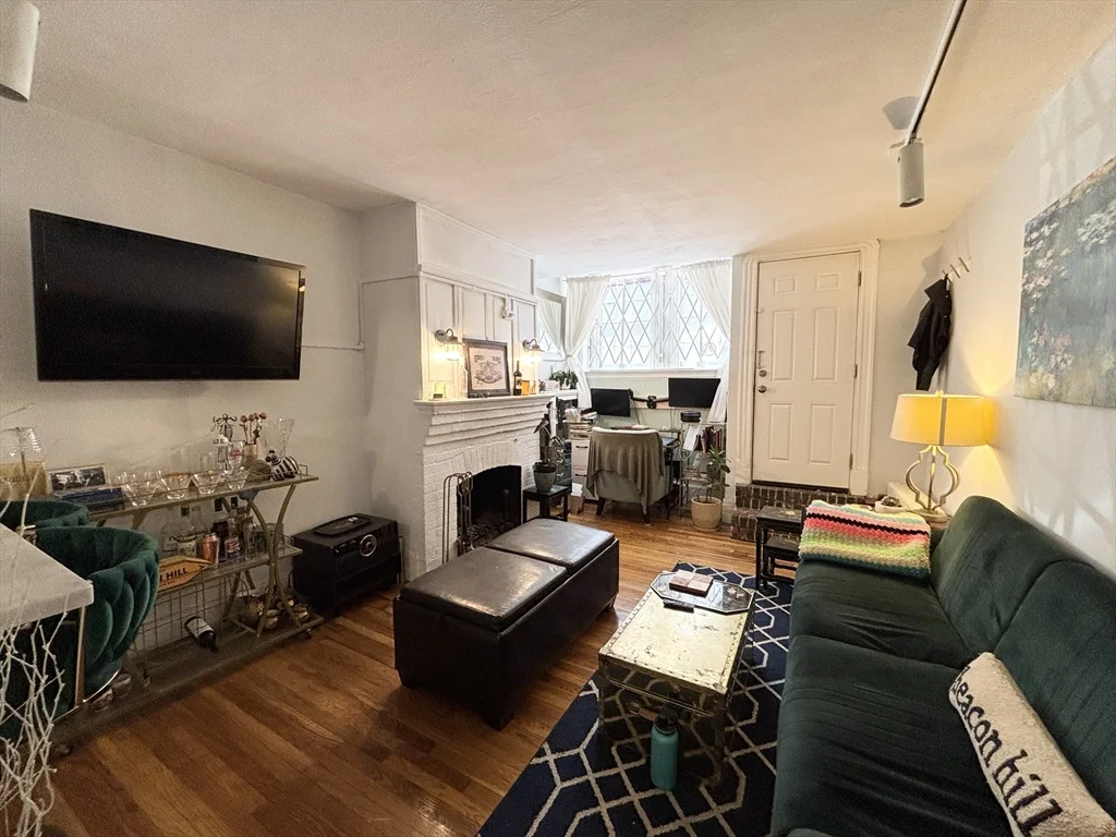 1 bed, 1 bath apartment for rent at 21 Revere St Unit 1, Beacon Hill — photo 4 of 9