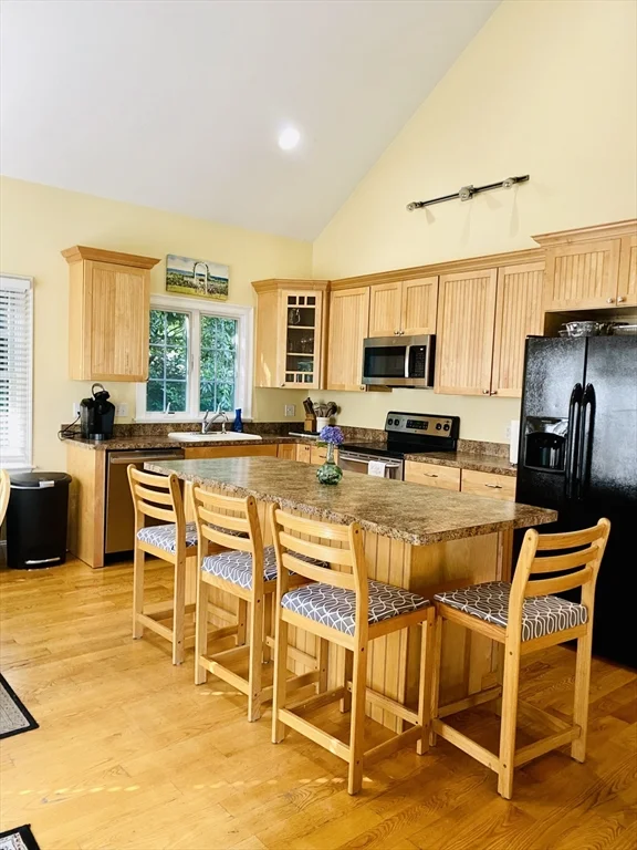 3 bed, 2 bath apartment for rent at 21 Richfield, East Braintree — photo 4 of 28