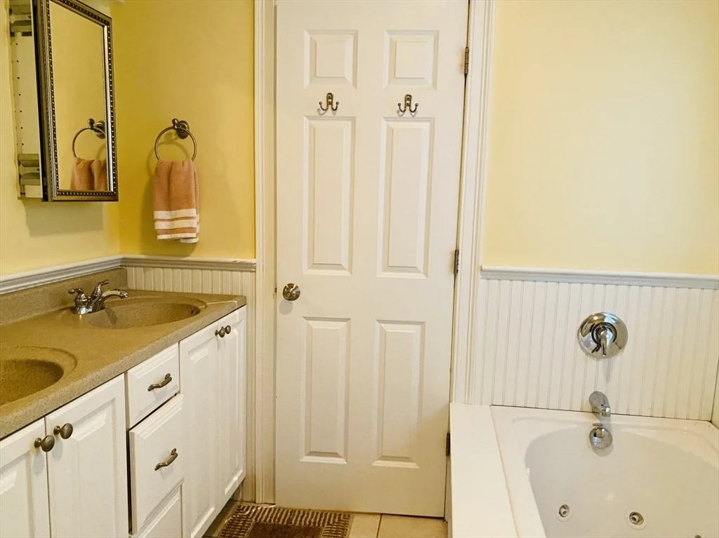 3 bed, 2 bath apartment for rent at 21 Richfield, East Braintree — photo 10 of 28