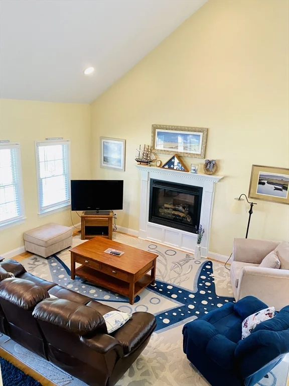 3 bed, 2 bath apartment for rent at 21 Richfield, East Braintree — photo 3 of 28