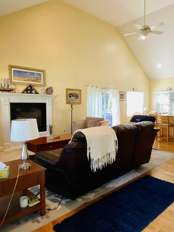 3 bed, 2 bath apartment for rent at 21 Richfield, Sand Hills — photo 5 of 19