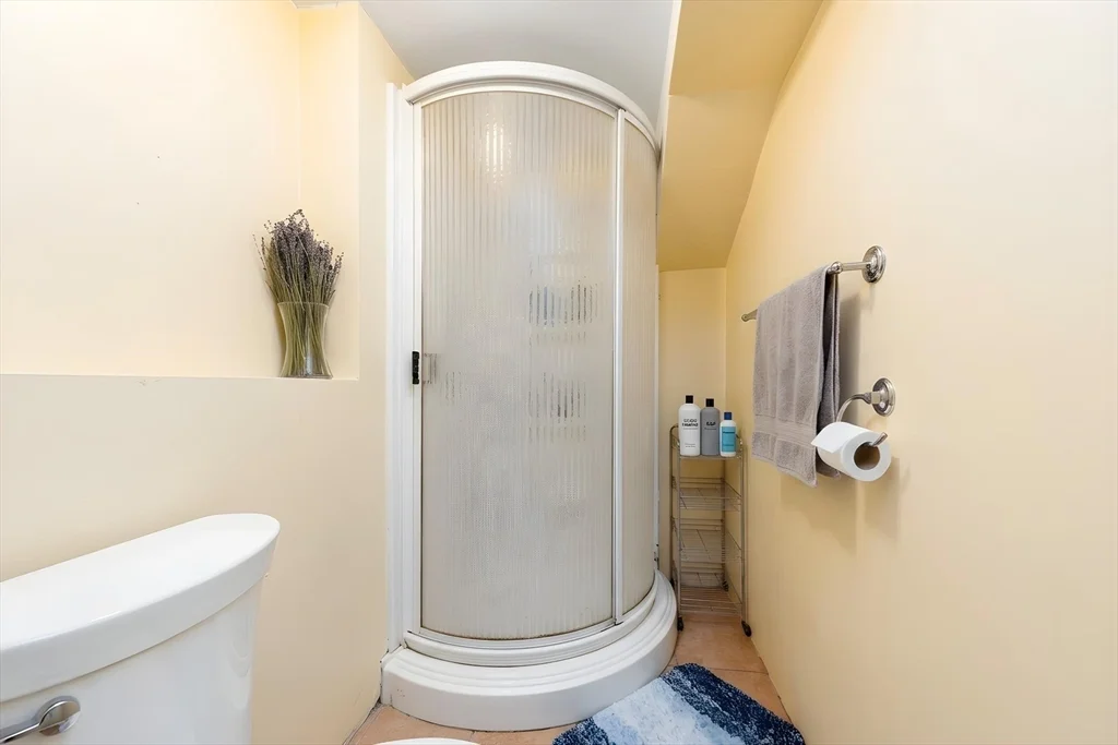 5 bed, 2 bath apartment for rent at 21 Royal St Unit 1, Allston — photo 3 of 17