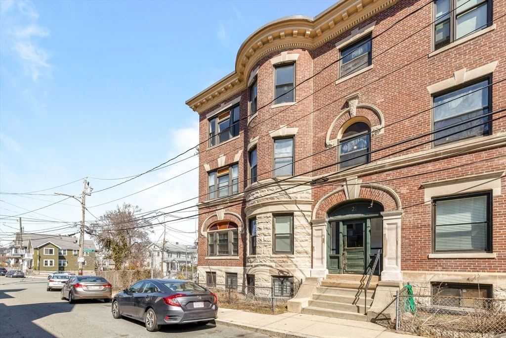 5 bed, 2 bath apartment for rent at 21 Royal St Unit 1, Allston — photo 13 of 17