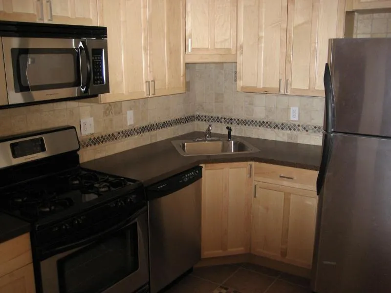 4 bed, 1 bath apartment for rent at 21 Saint Lukes Rd Unit 1, Brighton — photo 7 of 11