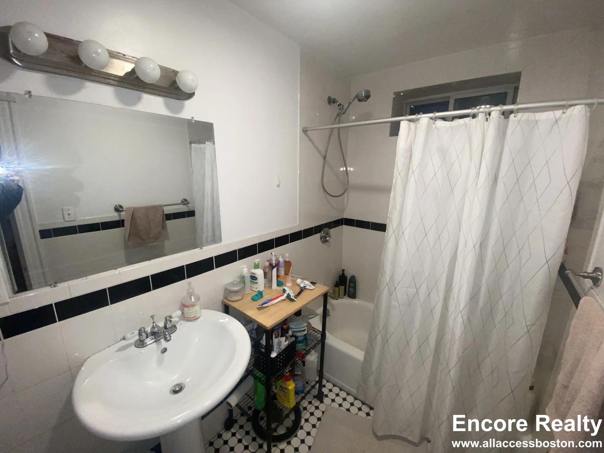 4 bed, 1 bath apartment for rent at 21 Saint Lukes Rd Unit 2, Brighton — photo 8 of 14