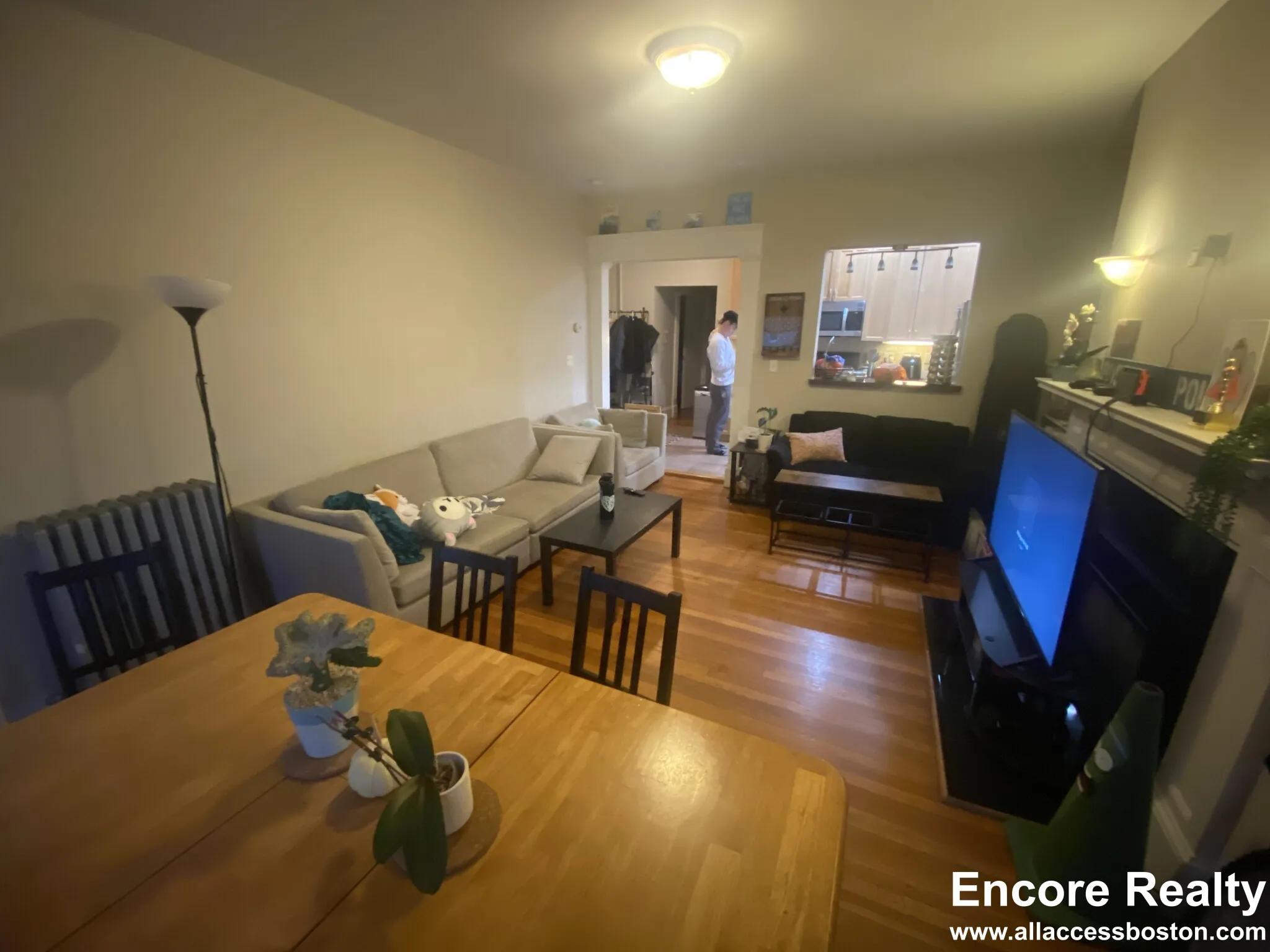 4 bed, 1 bath apartment for rent at 21 Saint Lukes Rd Unit 2, Brighton — photo 3 of 14