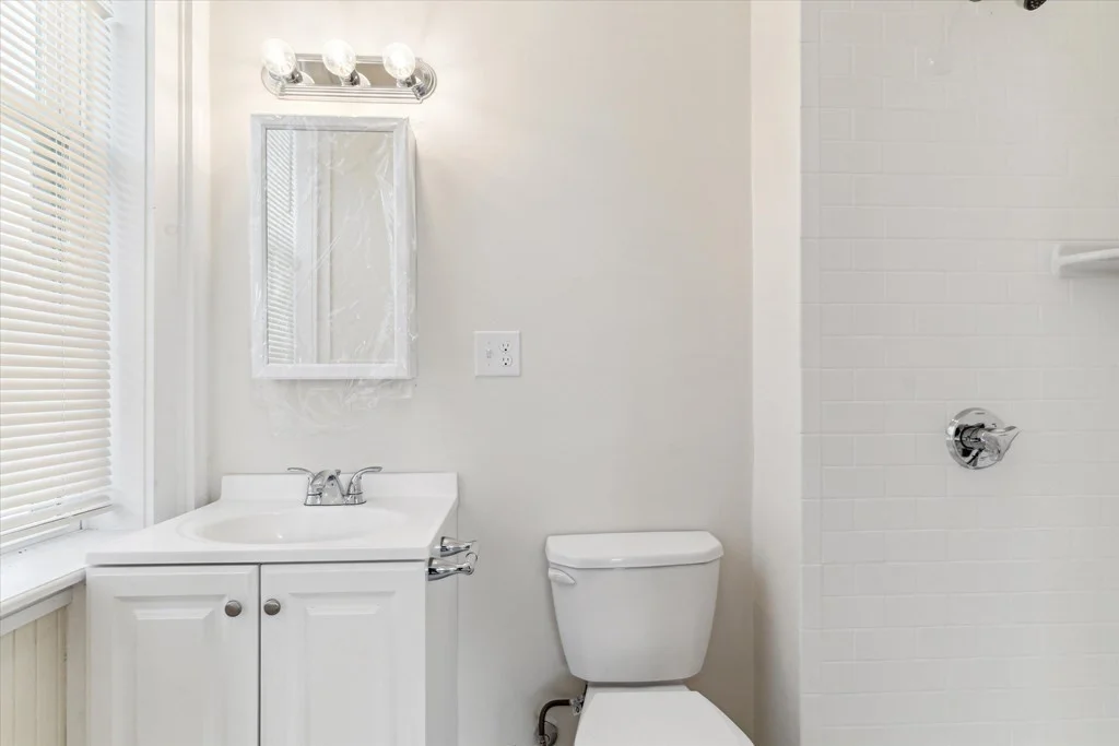 4 bed, 2 bath apartment for rent at 21 Salem St Unit 21A, Salem — photo 6 of 10