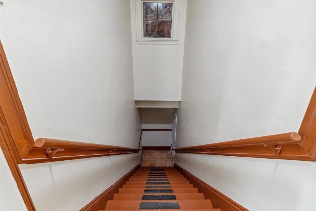 4 bed, 2 bath apartment for rent at 21 Salem St Unit 21A, Salem — photo 8 of 10