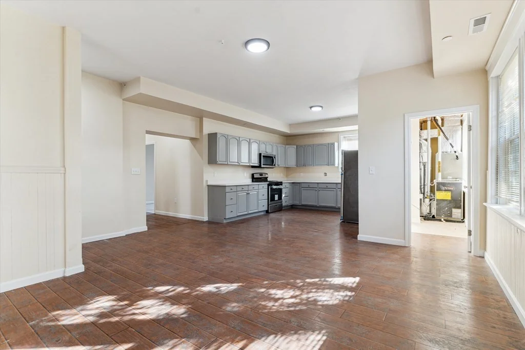 4 bed, 2 bath apartment for rent at 21 Salem St Unit 21A, Salem — photo 5 of 10