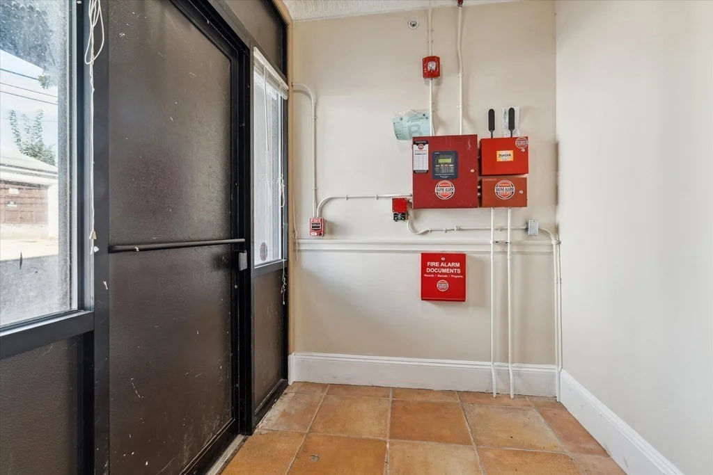 4 bed, 2 bath apartment for rent at 21 Salem St Unit 21A, Salem — photo 3 of 10