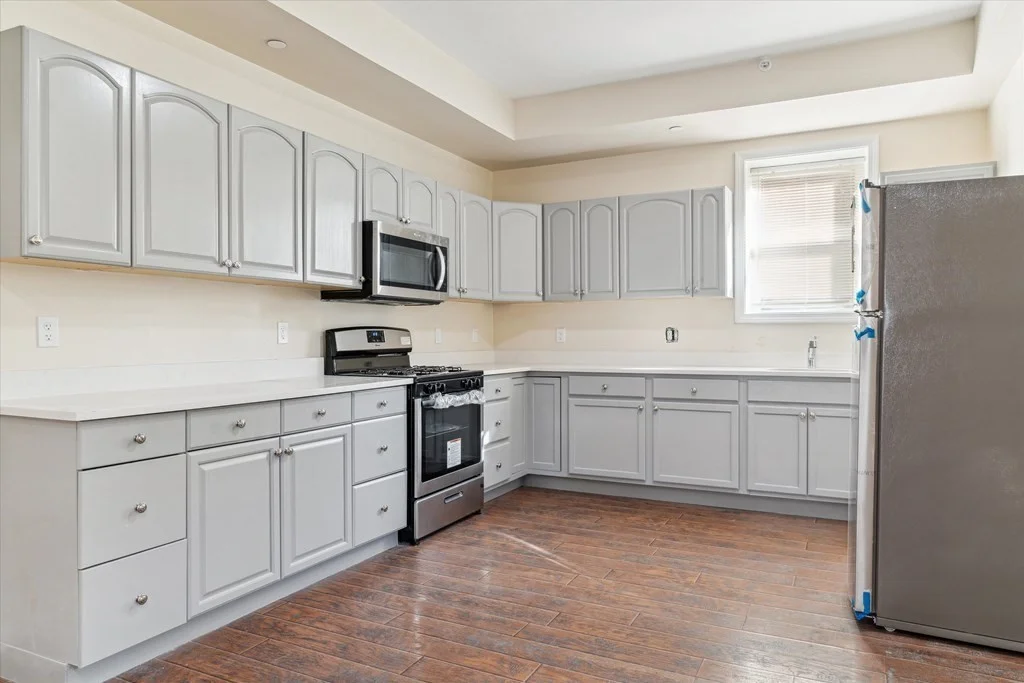 4 bed, 2 bath apartment for rent at 21 Salem St Unit 21A, Salem — photo 1 of 10