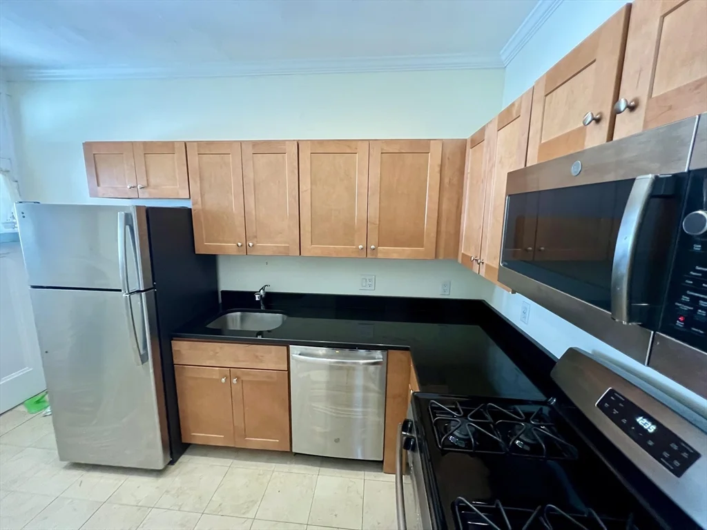 1 bed, 1 bath apartment for rent at 21 Sanborn Unit 2, Reading — photo 3 of 7