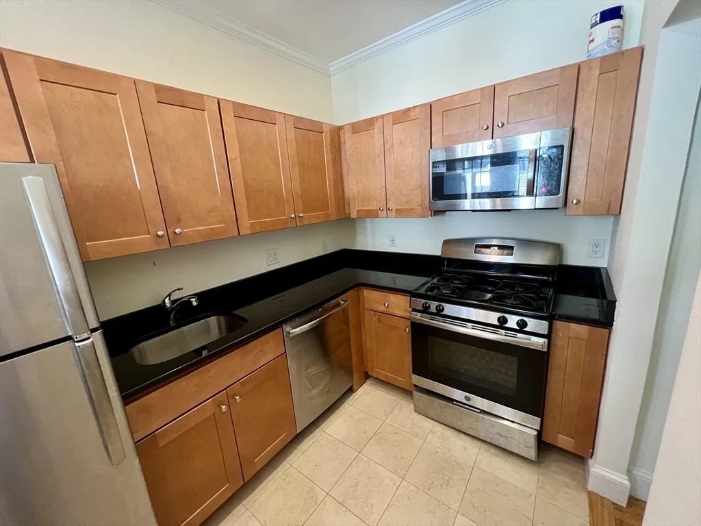 1 bed, 1 bath apartment for rent at 21 Sanborn Unit 2, Reading — photo 2 of 7