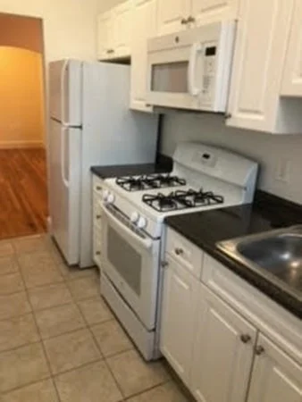 1 bed, 1 bath apartment for rent at 21 Sanborn Unit 28, Reading — photo 2 of 10