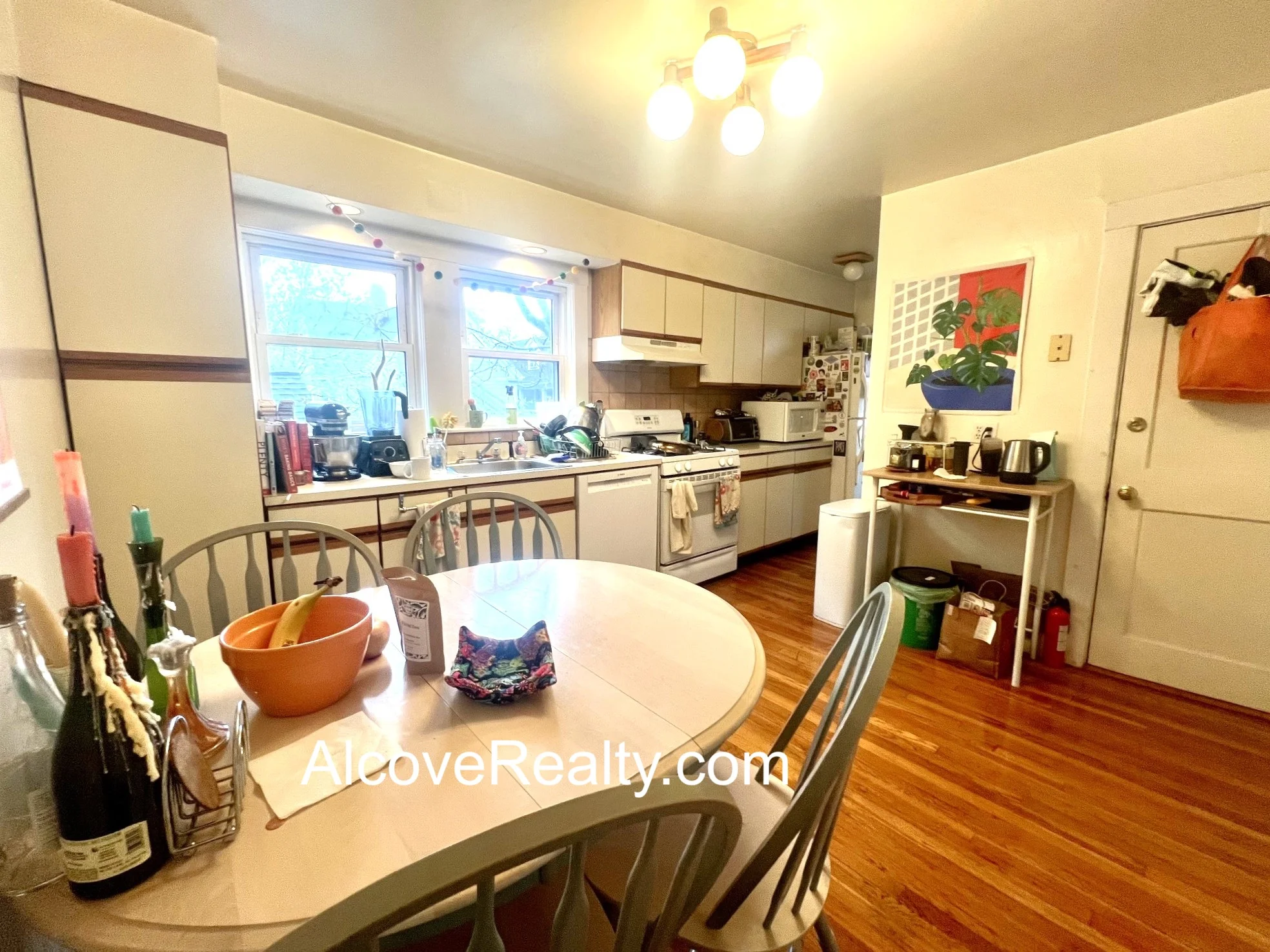 3 bed, 1 bath apartment for rent at 21 Sartwell Ave Unit 2, Spring Hill — photo 4 of 19
