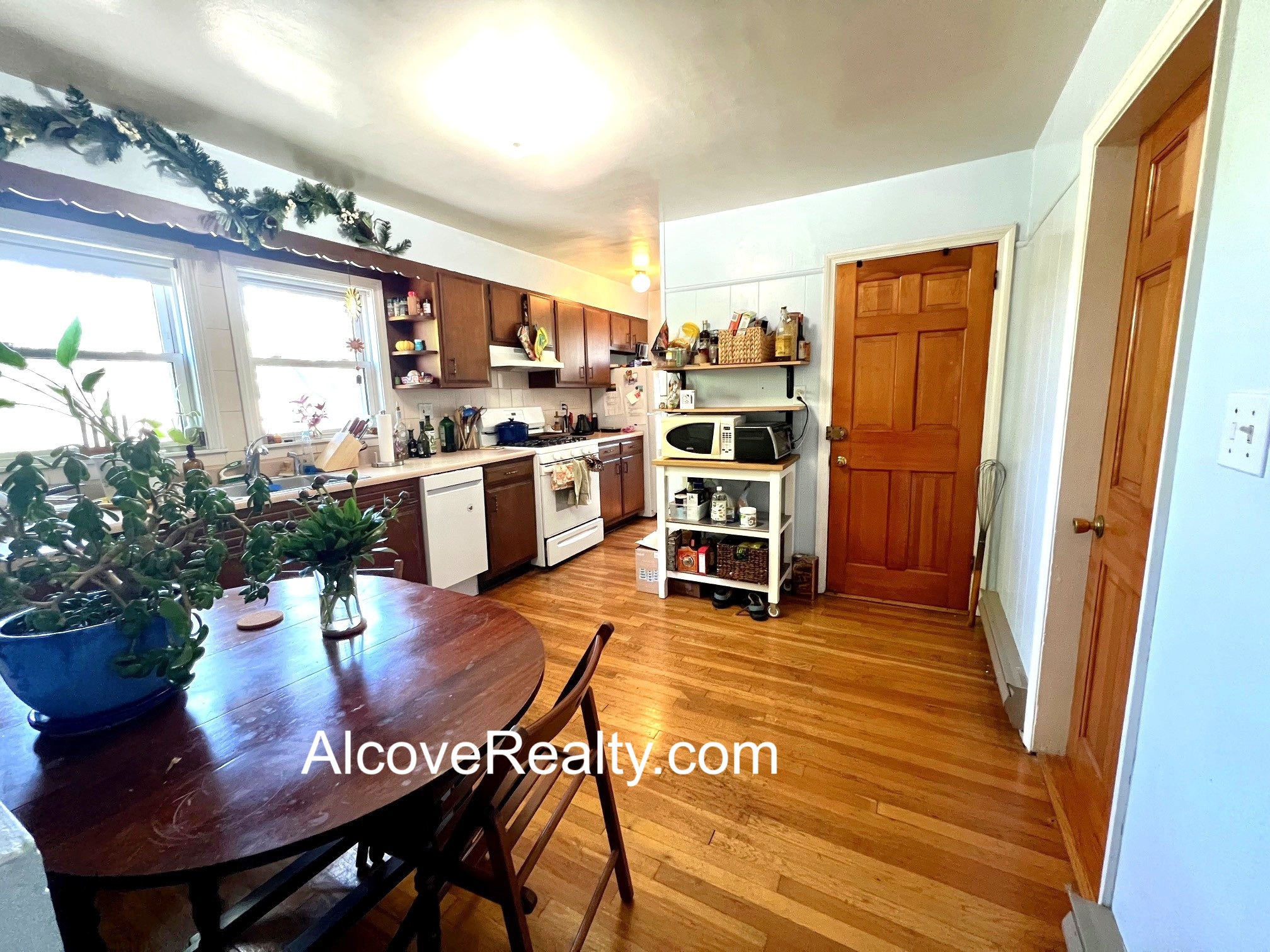 3 bed, 1 bath apartment for rent at 21 Sartwell Ave Unit 3, Spring Hill — photo 4 of 22