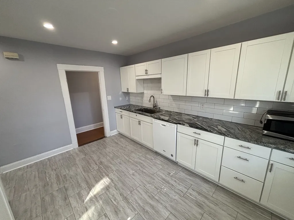 2 bed, 1 bath apartment for rent at 21 Savin Ave Unit 2, Norwood — photo 2 of 15