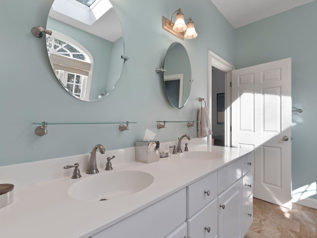 5 bed, 4+ bath apartment for rent at 21 Schaffner, Dover — photo 17 of 36