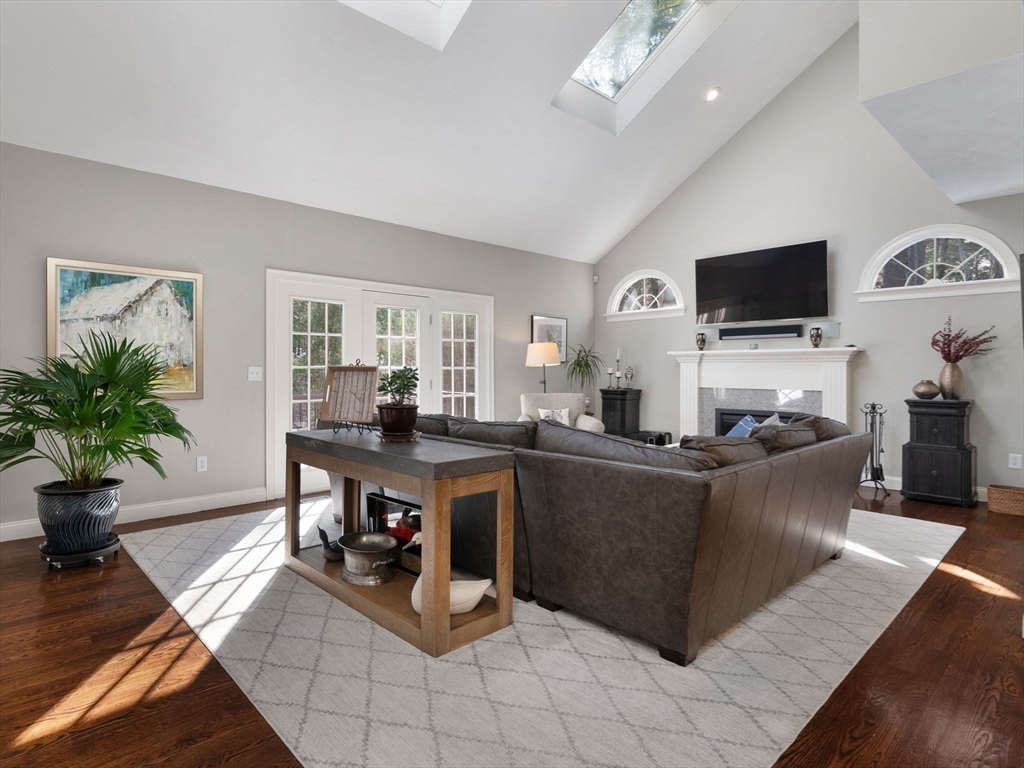 5 bed, 4+ bath apartment for rent at 21 Schaffner, Dover — photo 8 of 36