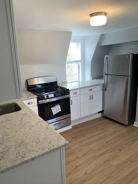 3 bed, 1 bath apartment for rent at 21 School St Unit 3, Beverly — photo 1 of 16