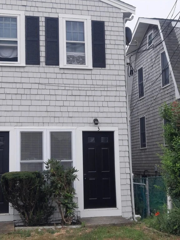 1 bed, 1 bath apartment for rent at 21 Sea St Unit 3, Marshfield