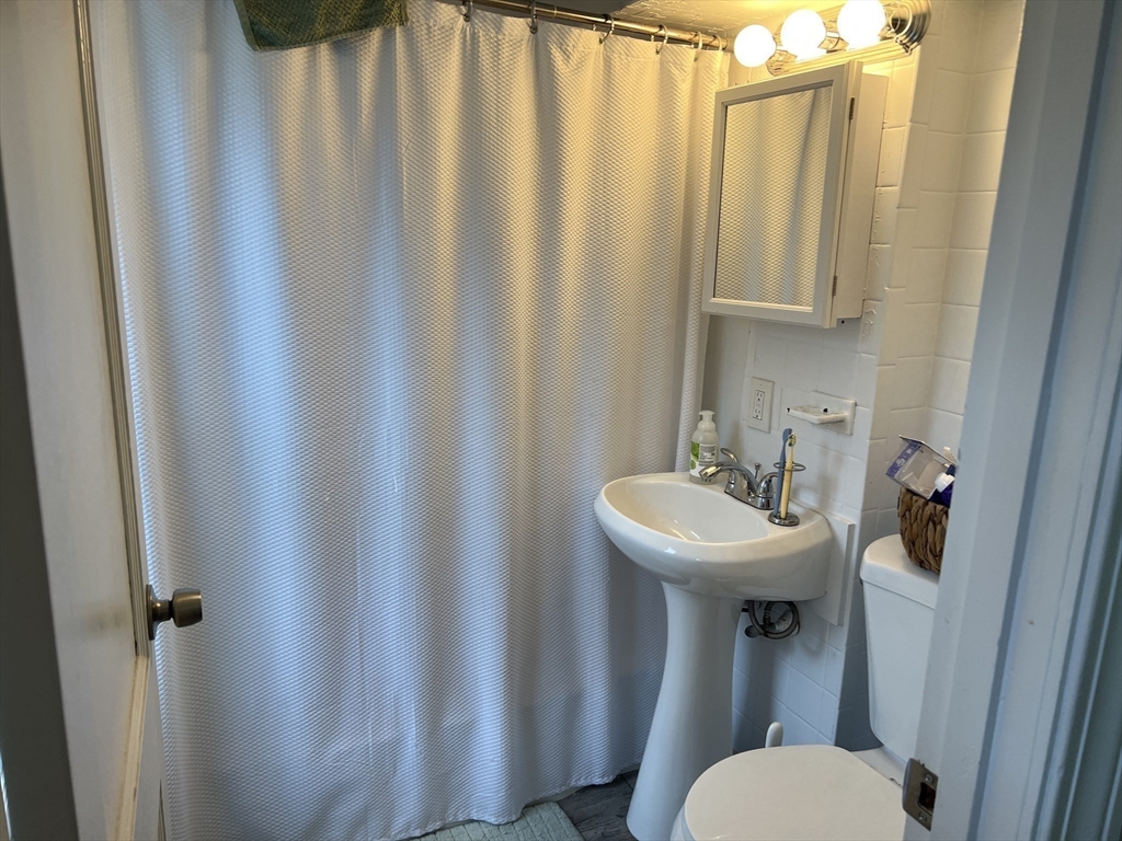 1 bed, 1 bath apartment for rent at 21 Siren St Unit A, Winthrop — photo 10 of 10