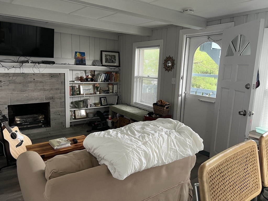 1 bed, 1 bath apartment for rent at 21 Siren St Unit A, Winthrop — photo 4 of 10