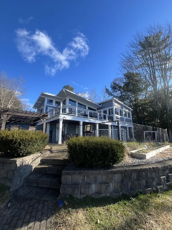 3 bed, 2 bath apartment for rent at 21 Spruce Dr, Ashburnham — photo 1 of 14