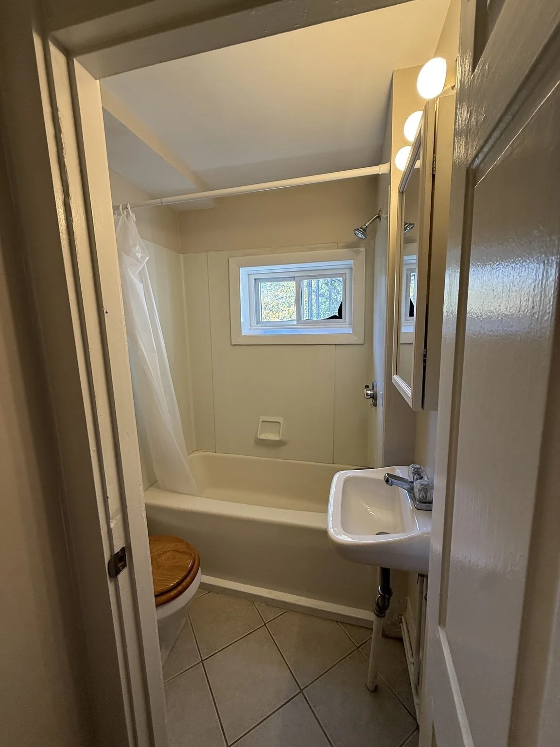 1 bed, 1 bath apartment for rent at 21 State Unit 5, East Boston — photo 9 of 11