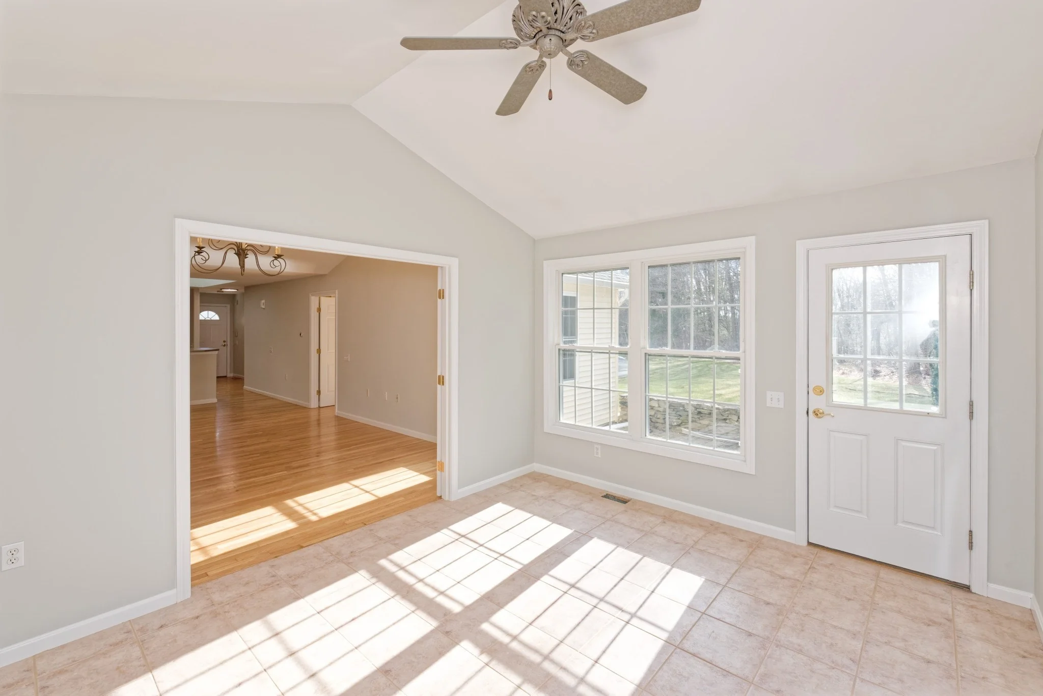 2 bed, 3 bath apartment for rent at 21 Surry Dr Unit 21, Uxbridge — photo 16 of 42
