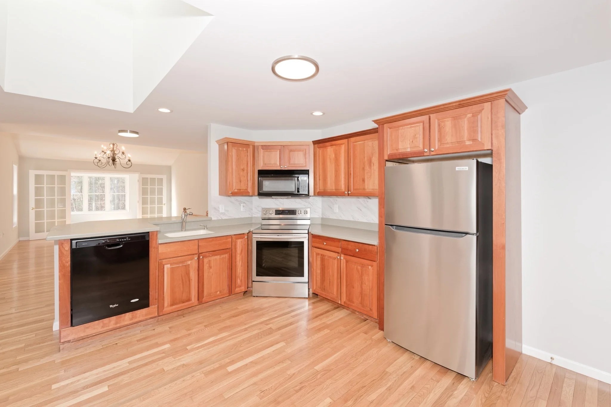 2 bed, 3 bath apartment for rent at 21 Surry Dr Unit 21, Uxbridge — photo 5 of 42