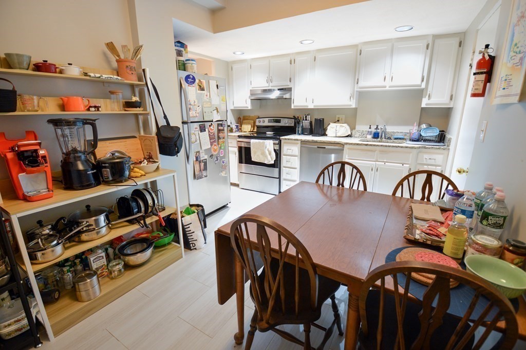 2 bed, 1 bath apartment for rent at 21 Sutherland Rd Unit 1, Brighton — photo 3 of 12