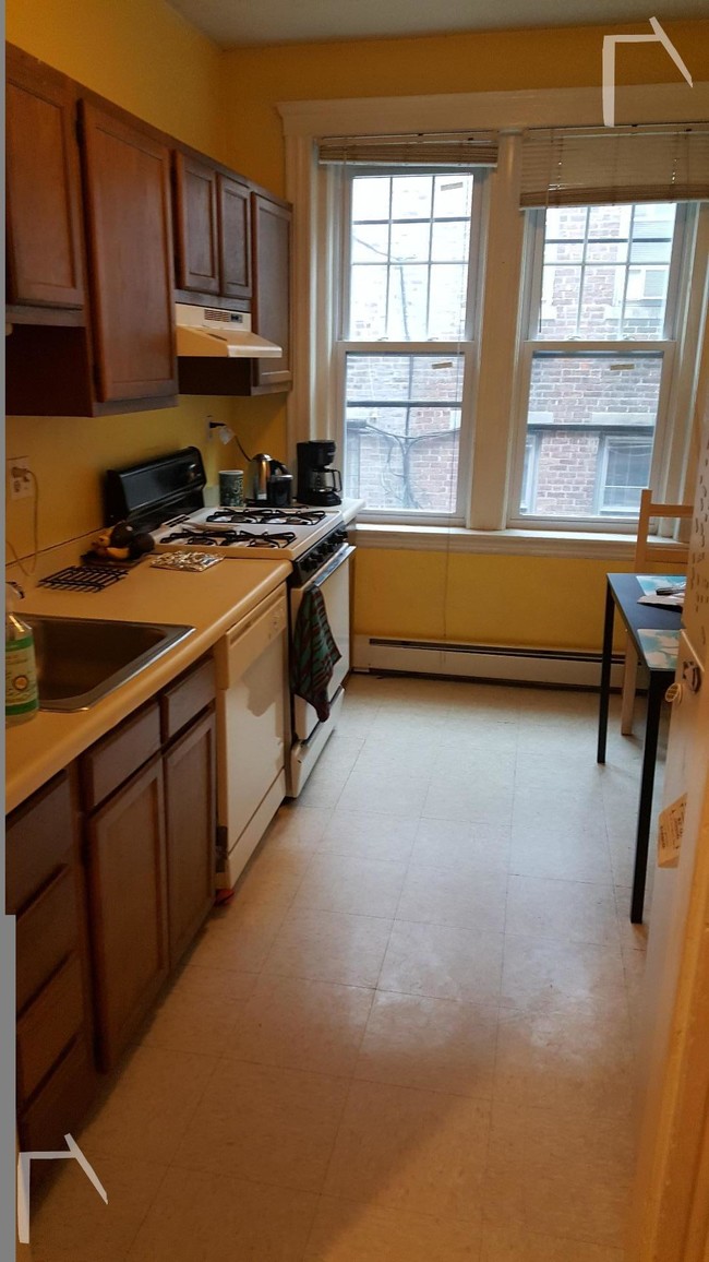 1 split bed, 1 bath apartment for rent at 21 Sutherland Rd Unit 8, Brighton