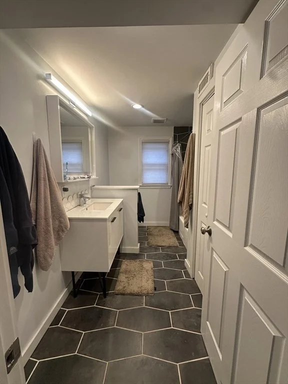 5 bed, 3 bath apartment for rent at 21 Swan Ave Unit 21, East Boston — photo 15 of 34