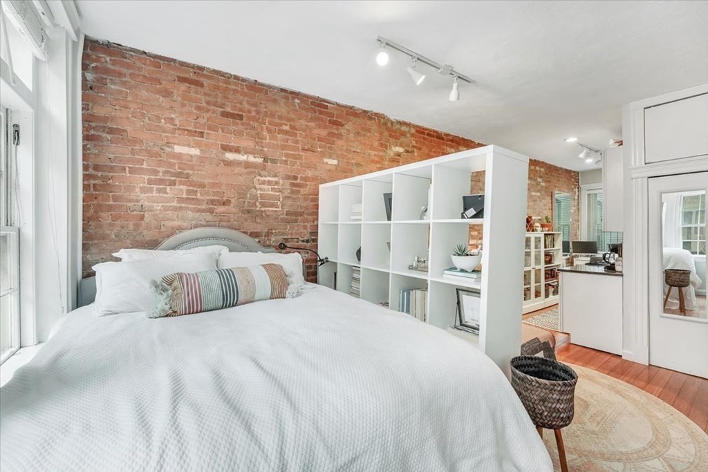 Studio bed, 1 bath apartment for rent at 21 Temple St Unit 1, Beacon Hill — photo 12 of 23