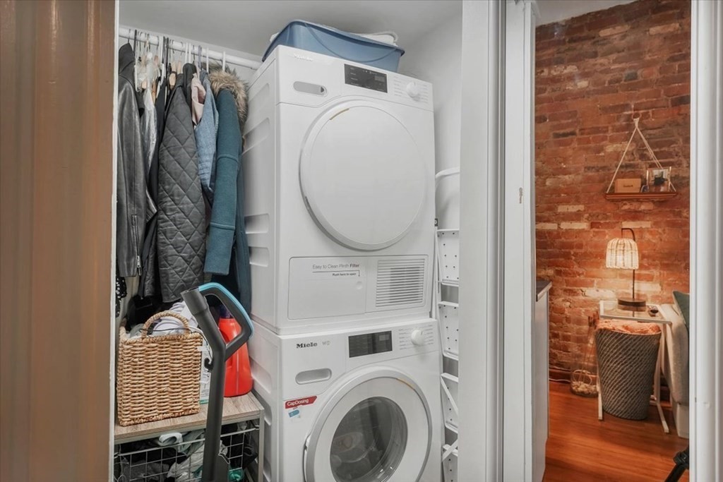 Studio bed, 1 bath apartment for rent at 21 Temple St Unit 1, Beacon Hill — photo 15 of 23