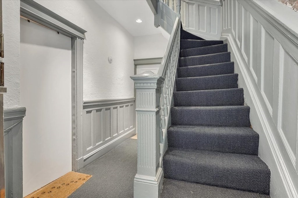 Studio bed, 1 bath apartment for rent at 21 Temple St Unit 1, Beacon Hill — photo 3 of 23