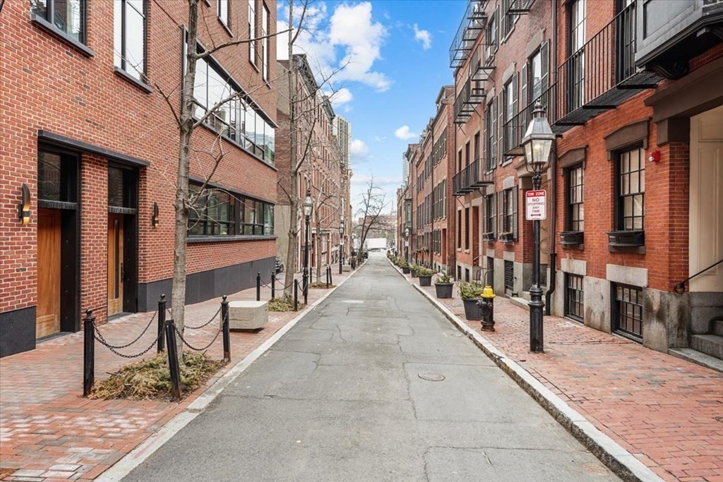 Studio bed, 1 bath apartment for rent at 21 Temple St Unit 1, Beacon Hill — photo 21 of 23