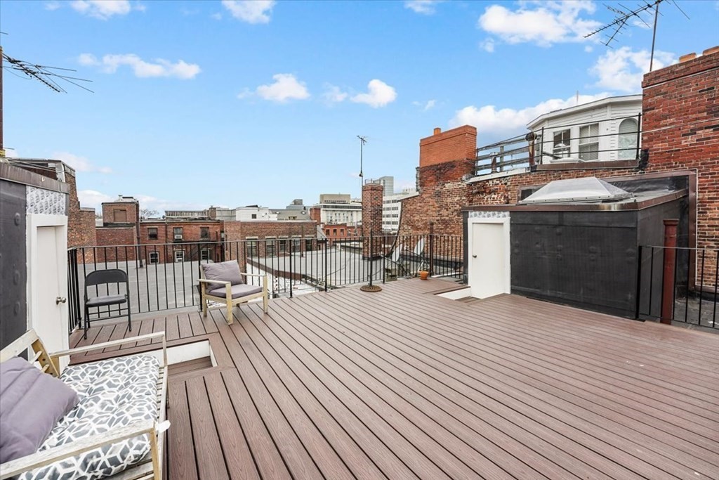 Studio bed, 1 bath apartment for rent at 21 Temple St Unit 1, Beacon Hill — photo 18 of 23