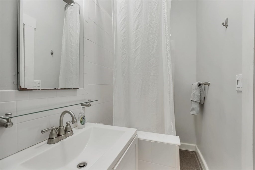 Studio bed, 1 bath apartment for rent at 21 Temple St Unit 1, Beacon Hill — photo 14 of 23