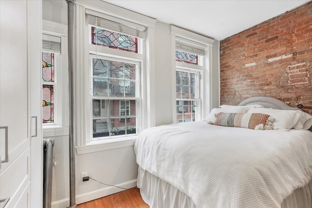 Studio bed, 1 bath apartment for rent at 21 Temple St Unit 1, Beacon Hill — photo 11 of 23