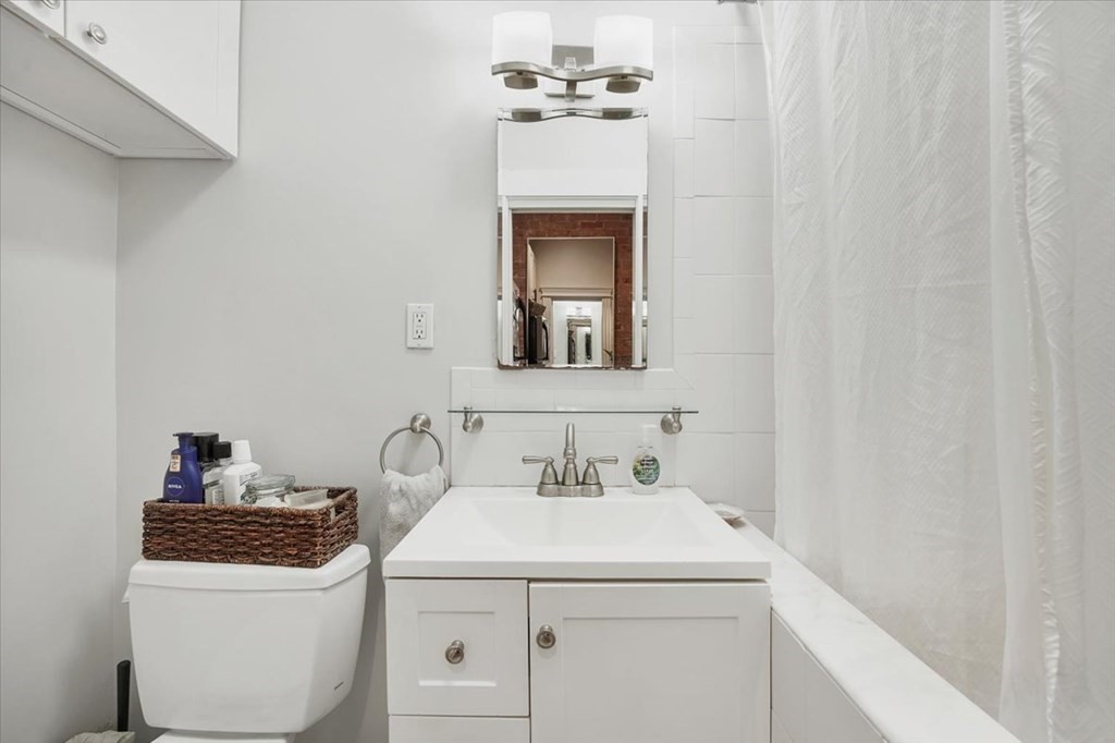 Studio bed, 1 bath apartment for rent at 21 Temple St Unit 1, Beacon Hill — photo 13 of 23