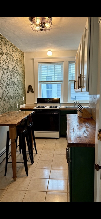 1 bed, 1 bath apartment for rent at 21 Thorndike Unit 4, Beverly — photo 1 of 18