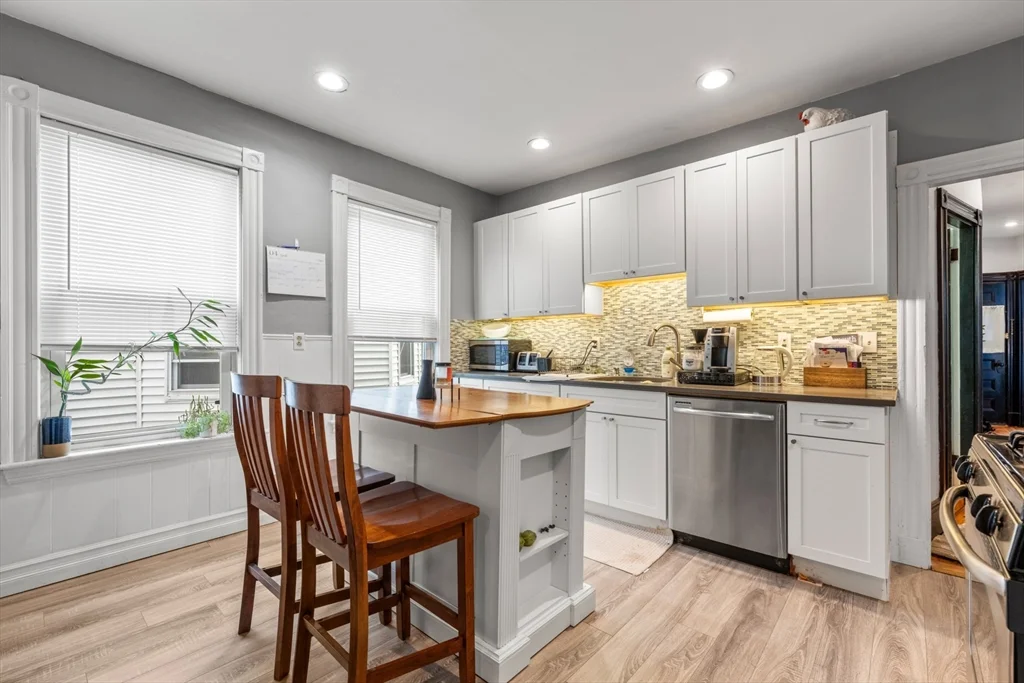 3 bed, 1 bath apartment for rent at 21 Thornley St Unit 2, Dorchester — photo 10 of 17