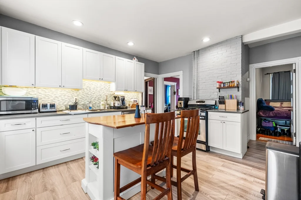 3 bed, 1 bath apartment for rent at 21 Thornley St Unit 2, Dorchester — photo 9 of 17