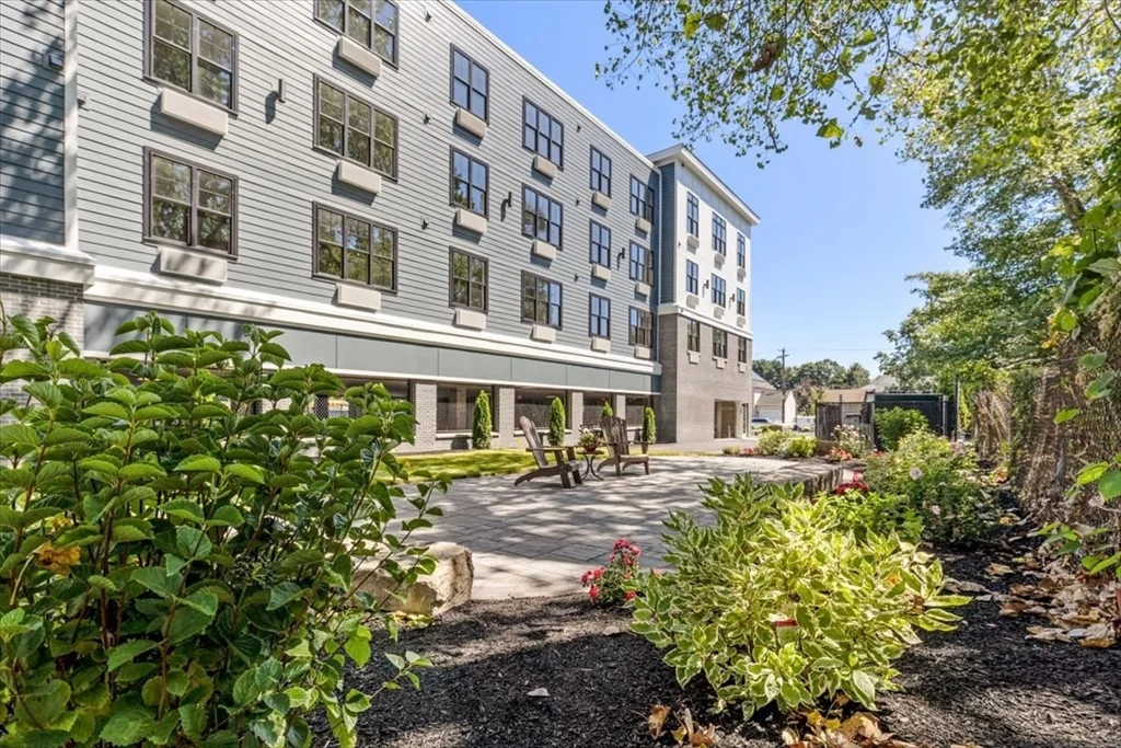 1 bed, 1 bath apartment for rent at 21 Totman St Unit 203, Quincy — photo 2 of 17