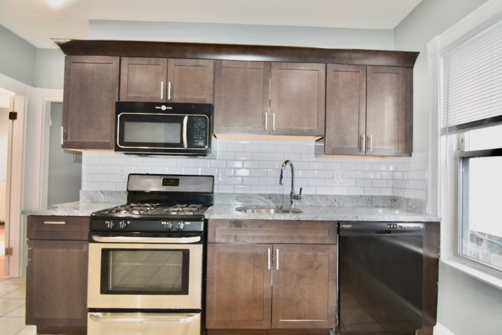2 bed, 1 bath apartment for rent at 21 Treadway Rd Unit 1, Dorchester — photo 3 of 21