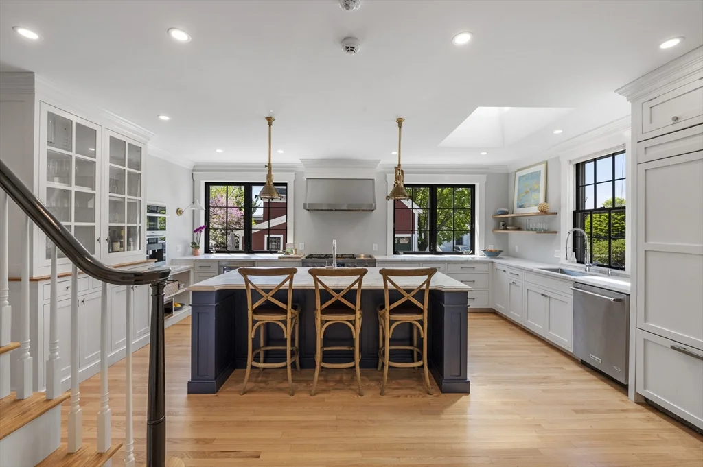 5 bed, 4+ bath apartment for rent at 21 Union St, Manchester — photo 2 of 29