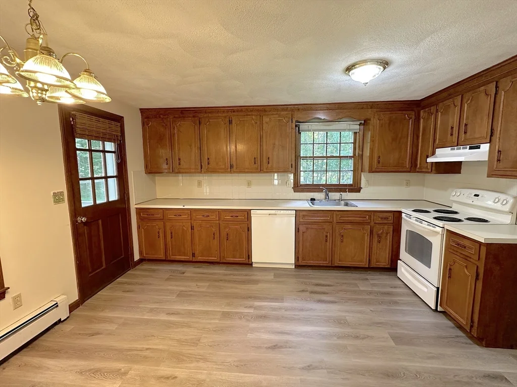 2 bed, 1 bath apartment for rent at 21 Valliria Dr Unit 21, Groton — photo 5 of 11